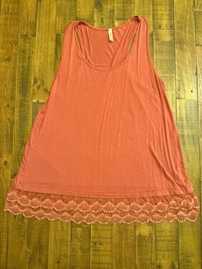 Emerald Coral Lace-Hem Tank Top